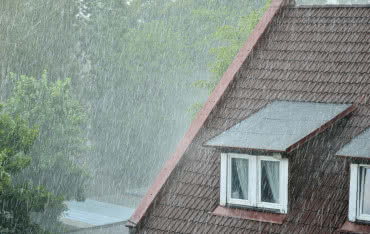 Bezpieczny dom w każdych warunkach. Jak wybrać okna odporne na wiatr?